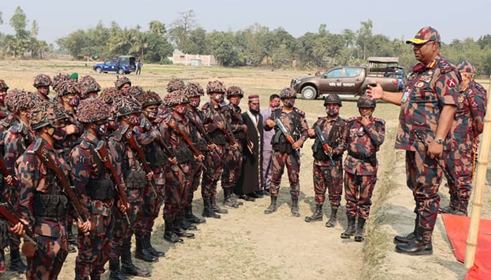 রাজশাহীর সীমান্তে ৪ হাজার বিজিবি মোতায়েন।