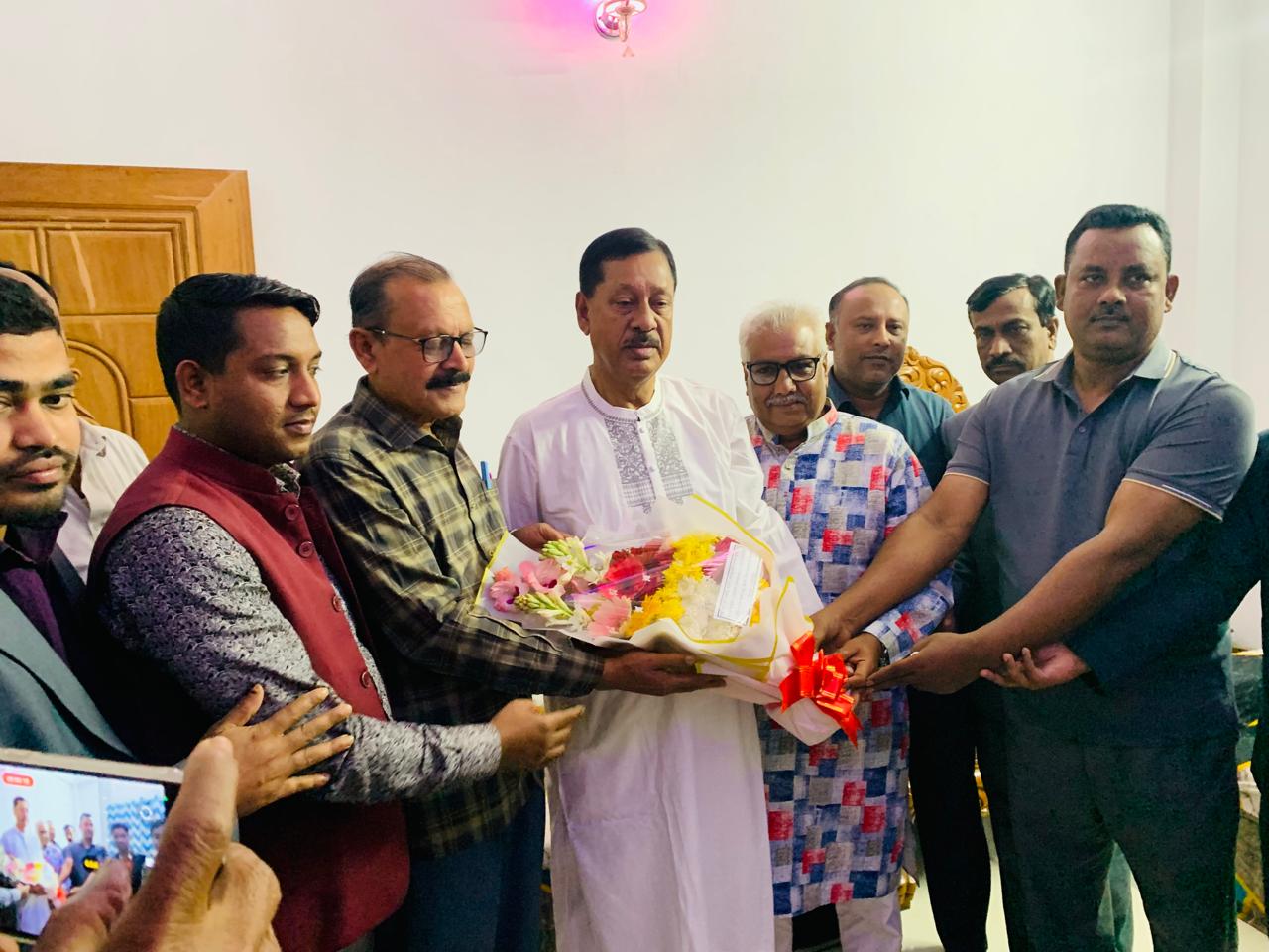 কিশোরগঞ্জ-২ (পাকুন্দিয়া–কটিয়াদি) আসনের নব-নির্বাচিত এমপি এ্যাড. জালাল উদ্দিনকে ফুলের শুভেচ্ছা