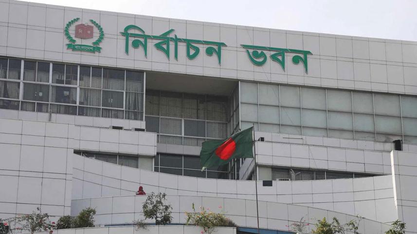 ভোটকেন্দ্রের ৪০০ গজে মোবাইল নিষেধাজ্ঞা প্রত্যাহার করলো ইসি