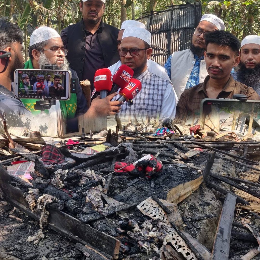 কুমিল্লার চান্দিনায় খেলাফত মজলিসের এজেন্টের বাড়িতে অগ্নিসংযোগ, ঘটনাস্থল পরিদর্শনে প্রার্থী সোলাইমান খান