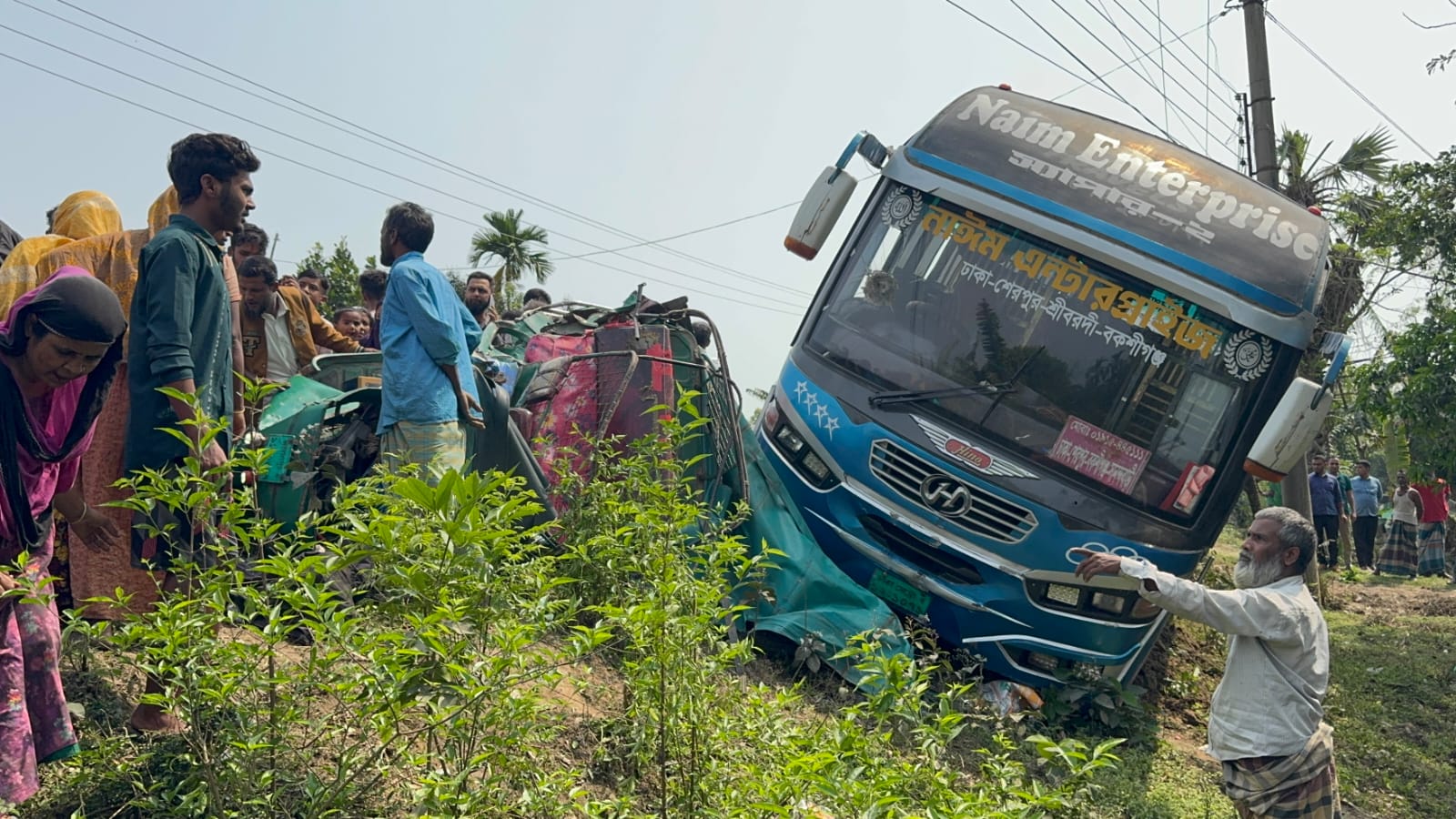ঢাকা-শেরপুর মহাসড়কে ভয়াবহ দুর্ঘটনা:১২ বছরের শিশু নিহত, ৪ জন আহত
