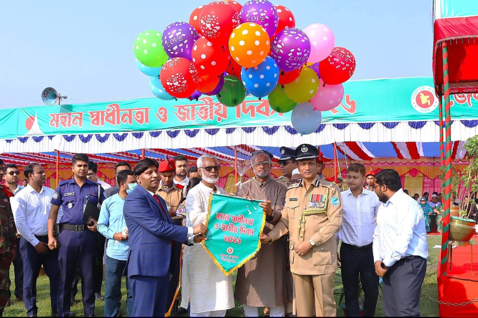 তোপধ্বনি ও কুচকাওয়াজে কিশোরগঞ্জে মহান স্বাধীনতা দিবস উদযাপন