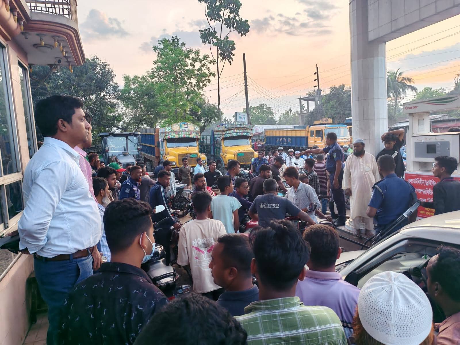 শেরপুরে ভাড়া অনিয়মে জরিমানা, ফিলিং স্টেশনে প্রশাসনের কড়া নজরদারি