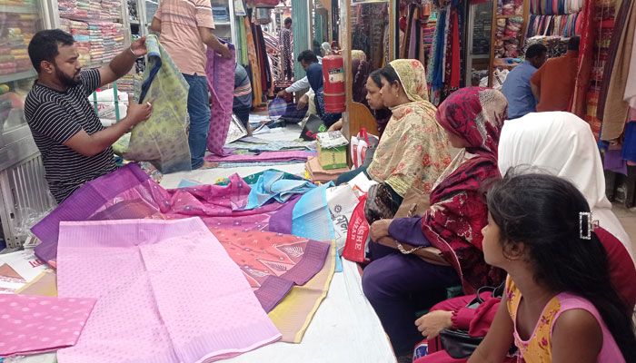 প্রথম ১০ দিন কাঁচামাল, দ্বিতীয় ১০ দিন পোশাক, শেষ ১০ দিন পরিবহন—রমজানজুড়ে সিন্ডিকেটের চাপে নাকাল জনগণ