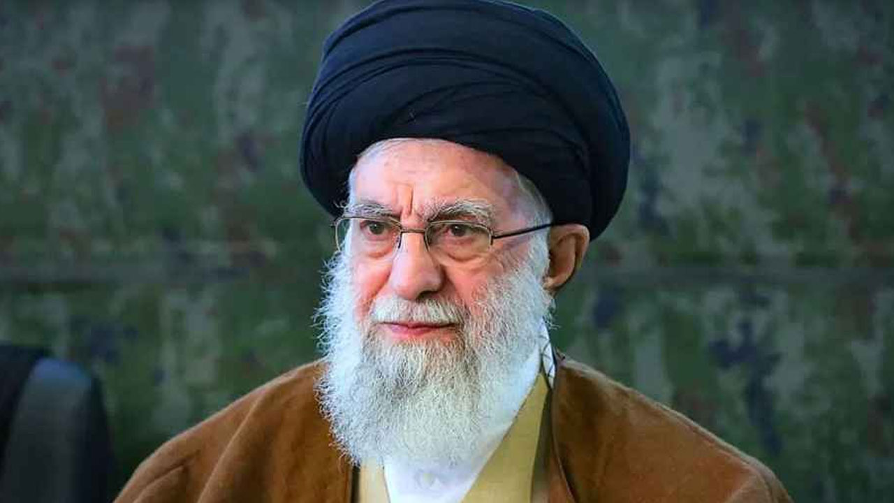 আয়াতুল্লাহ আলী খামেনি: জন্ম, শিক্ষা ও রাজনৈতিক জীবনের ধারাবাহিকতা