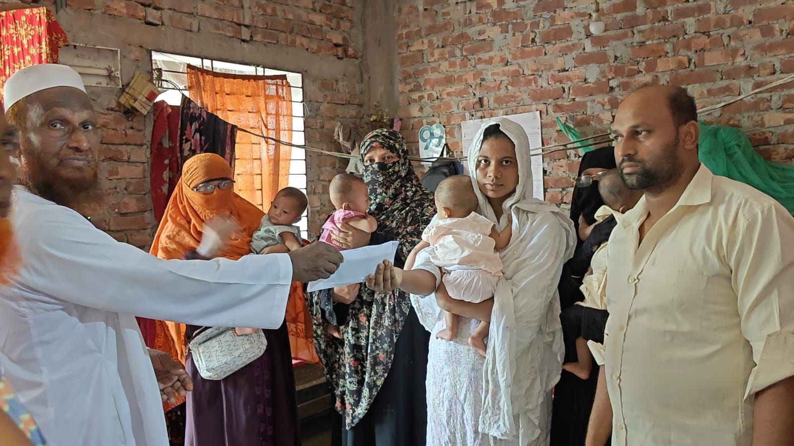 বাউফলে একসাথে জন্ম নেওয়া ৫ নবজাতকের পরিবারের পাশে জামায়াতে ইসলামী