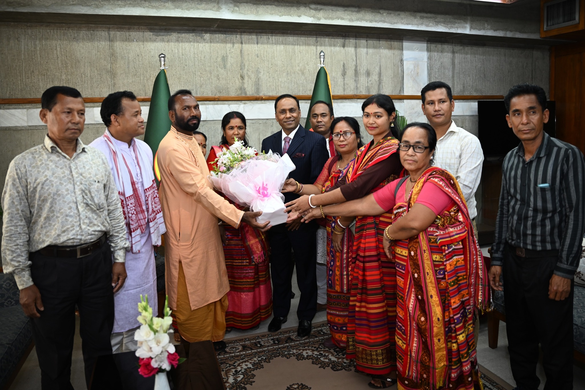 ডেপুটি স্পীকারের সঙ্গে হাজং প্রতিনিধিদলের সাক্ষাৎ, উন্নয়ন প্রতিশ্রুতি