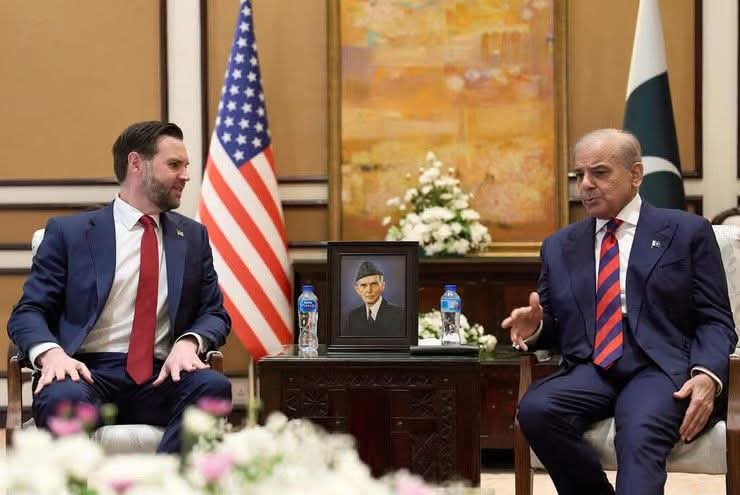 যুদ্ধবিরতির মেয়াদ শেষ হওয়ার আগেই ইসরায়েল ও যুক্তরাষ্ট্র পুনরায় যুদ্ধ শুরুর প্রস্তুতি নিচ্ছে। একই সঙ্গে যুক্তরাষ্ট্র থেকে তেল আবিবে অস্ত্র ও যুদ্ধবিমান পরিবহনও অব্যাহত রয়েছে।