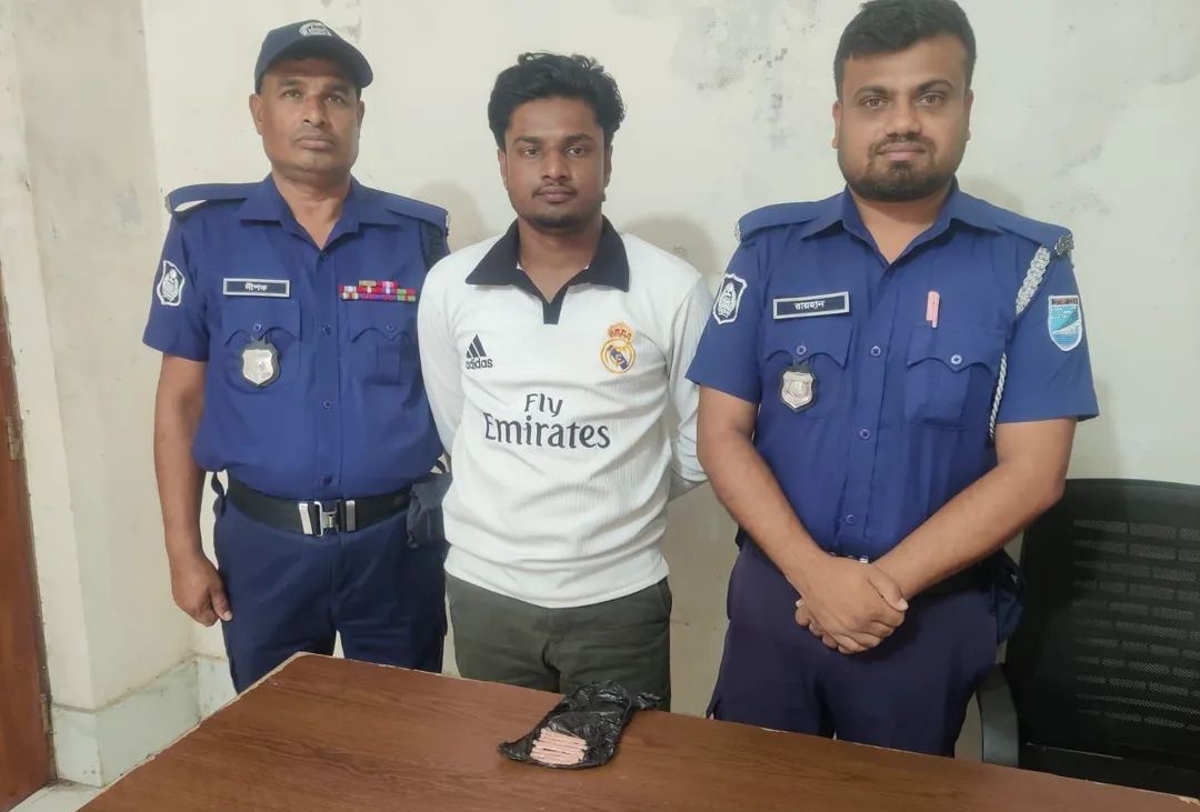 মাদকের বিরুদ্ধে জিরো টলারেন্স: মিঠামইনে ইয়াবাসহ মাদক ব্যবসায়ী আটক