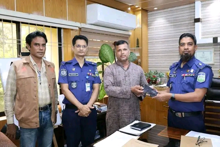 অসম্ভবকে সম্ভব করলেন নেত্রকোনার এসপি: ১৫ দিনেই ফিরল হারানো হাসি!