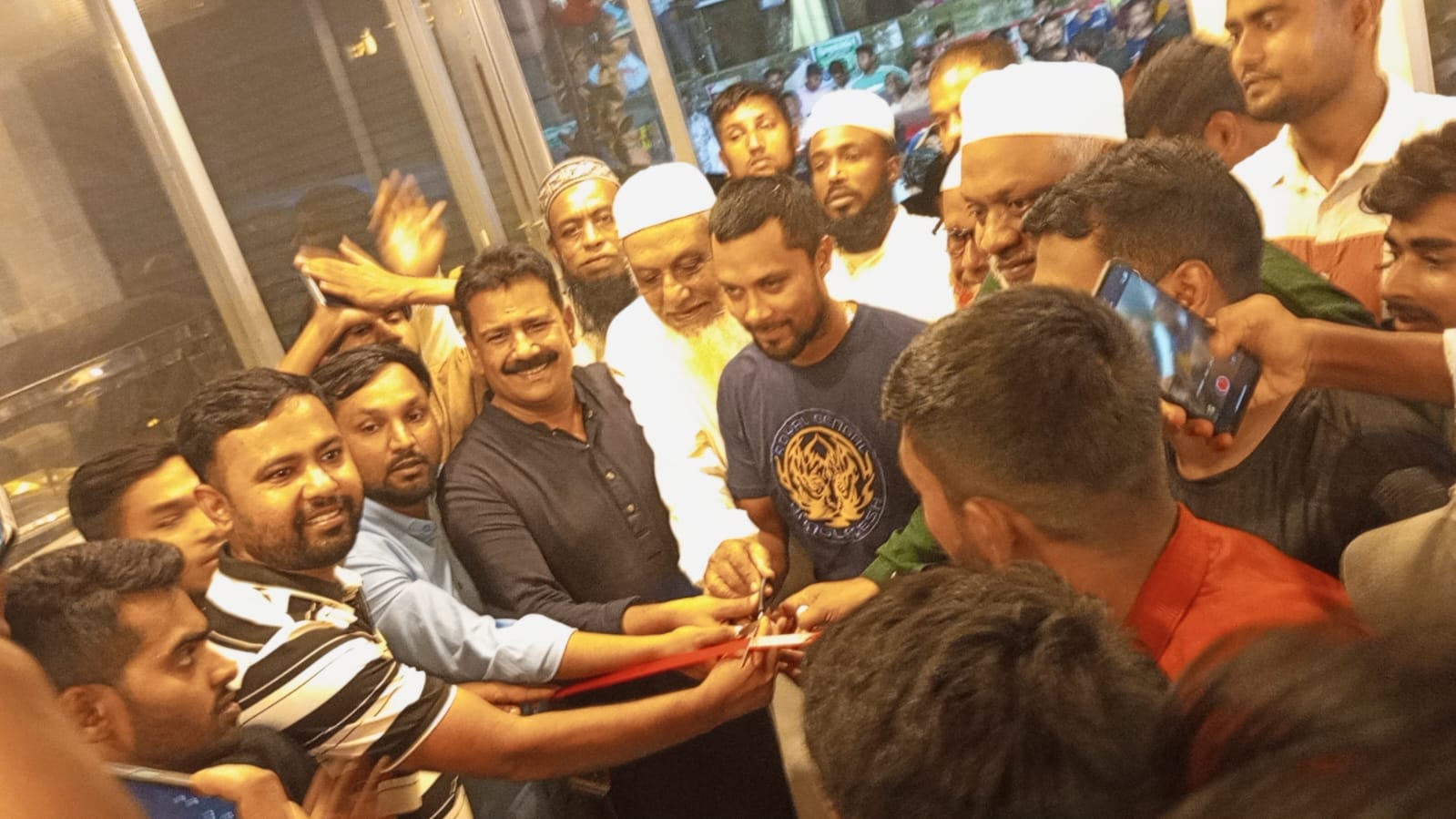 ভক্তদের ভিড়ে মুখর কিশোরগঞ্জ, উদ্বোধন হলো আলিশান রেস্টুরেন্ট