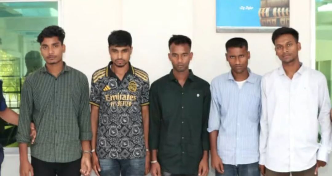 শেরপুরে পুলিশ কনস্টেবল নিয়োগ পরীক্ষায় ১৮ লাখ টাকার চুক্তিতে ডিজিটাল ডিভাইস ব্যবহার, আটক ৫
