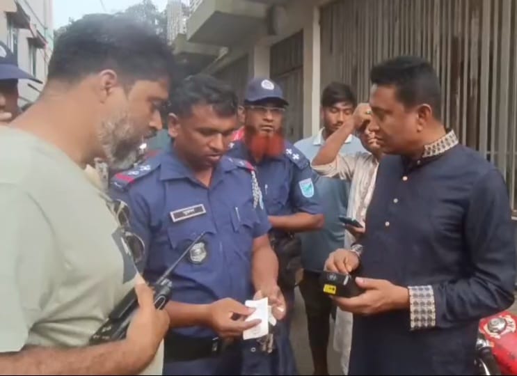 কিশোরগঞ্জে ট্রাফিক আইনে কঠোর অভিযান, মাঠে পুলিশ সুপার নিজেই