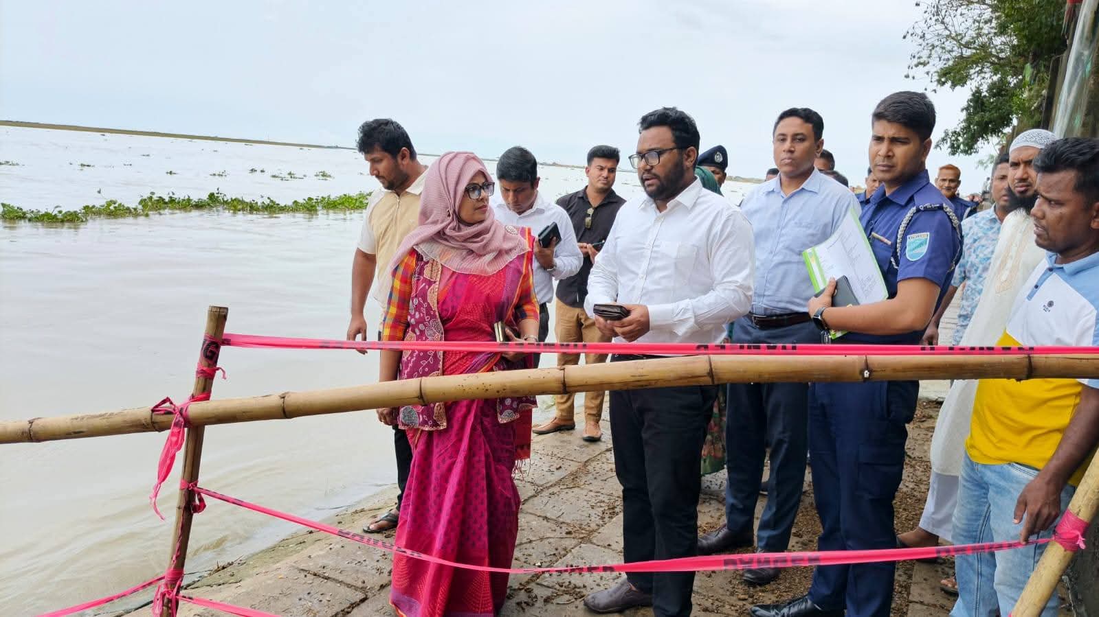 হাওরাঞ্চলের নদী ভাঙন পরিদর্শনে জেলা প্রশাসক সোহানা নাসরিন