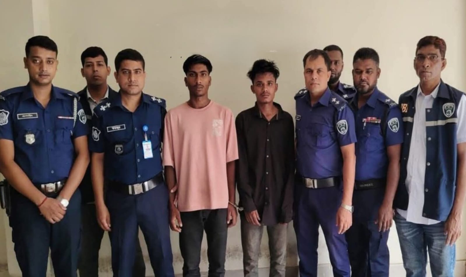 প্রেমঘটিত বিরোধে বন্ধুকে হত্যার অভিযোগ, শেরপুরে পিবিআইয়ের হাতে গ্রেপ্তার ২