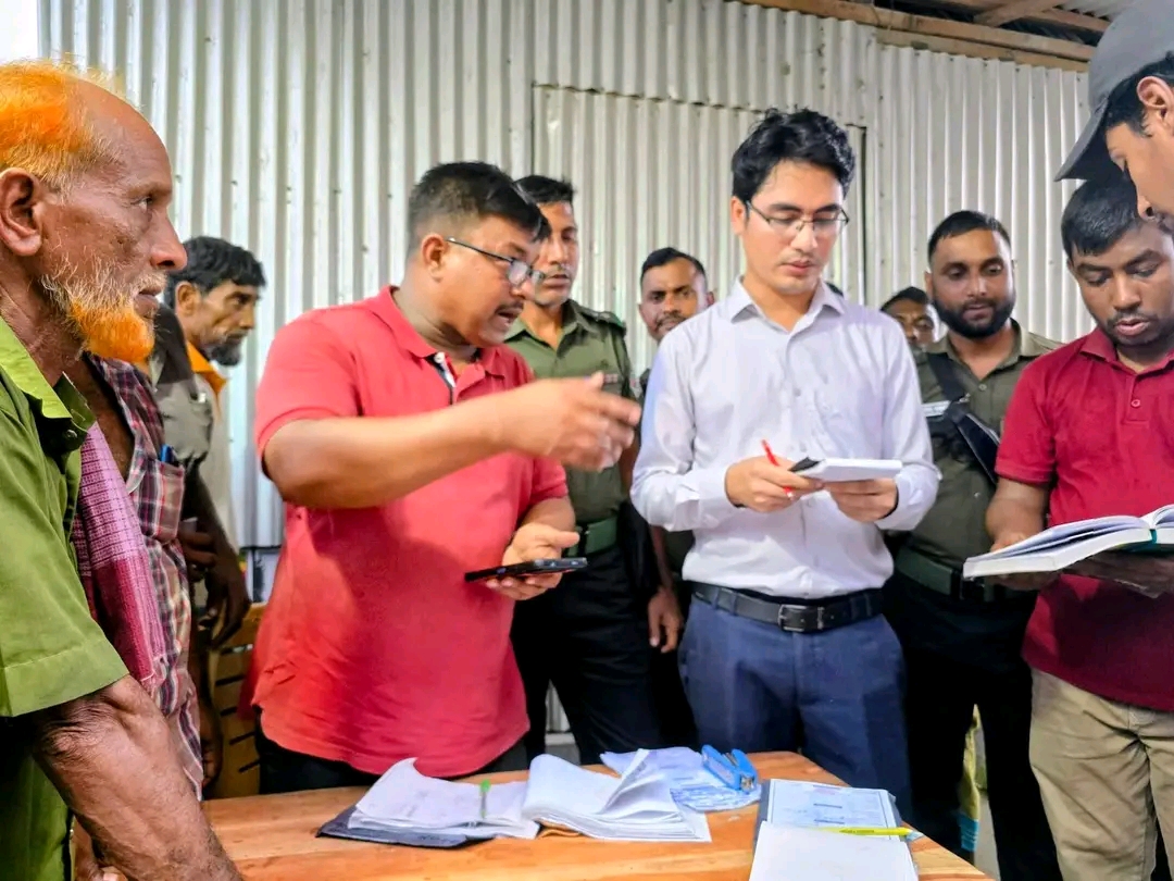 অতিরিক্ত টোল আদায়ে দুই হাটের ইজারাদারকে জরিমানা