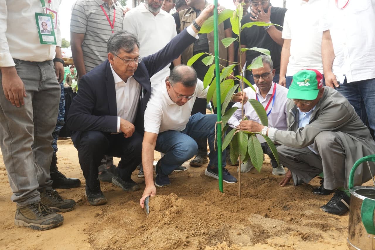 পরিবেশ রক্ষায় ২৫ কোটি বৃক্ষরোপণ কর্মসূচির উদ্বোধন করলেন প্রধানমন্ত্রী তারেক রহমান
