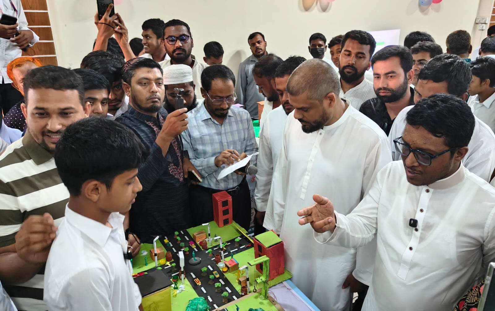 মুরাদনগরে শিক্ষার্থীদের বিজ্ঞানভিত্তিক প্রকল্প ও স্টার্টআপ ভাবনার প্রদর্শনী