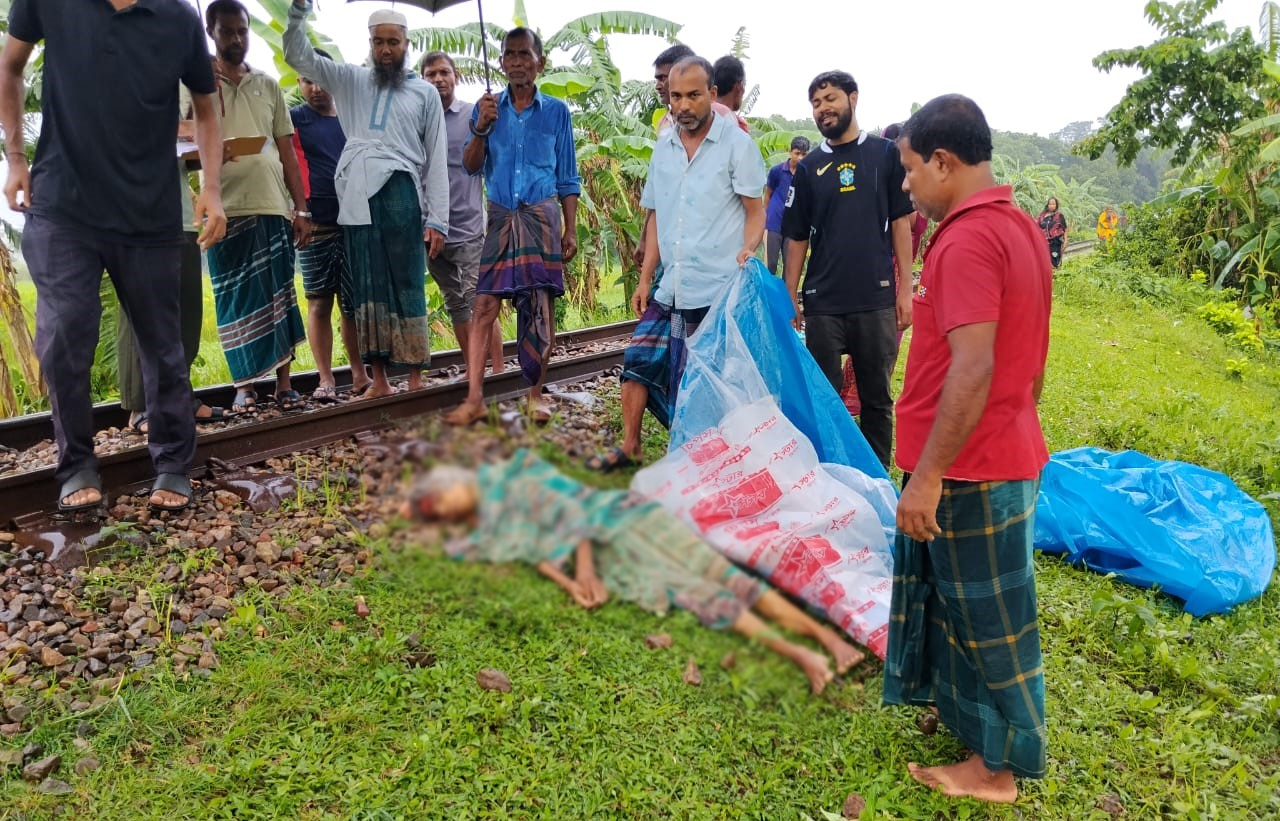 অসাবধানতায় রেললাইন পারাপার, ট্রেনের ধাক্কায় প্রাণ হারালেন বৃদ্ধা
