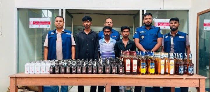 নালিতাবাড়ীতে ২৭৩ বোতল ভারতীয় মদসহ তিন মাদক কারবারি গ্রেফতার