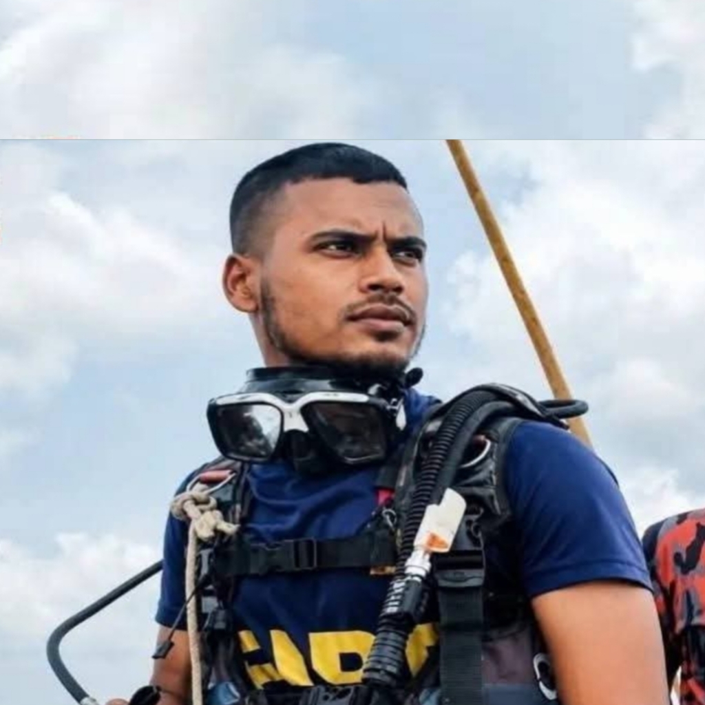 শীতলক্ষ্যা কচুরিপানা পরিষ্কার করতে গিয়ে নিখোঁজ ফায়ার সার্ভিসের ডুবুরি