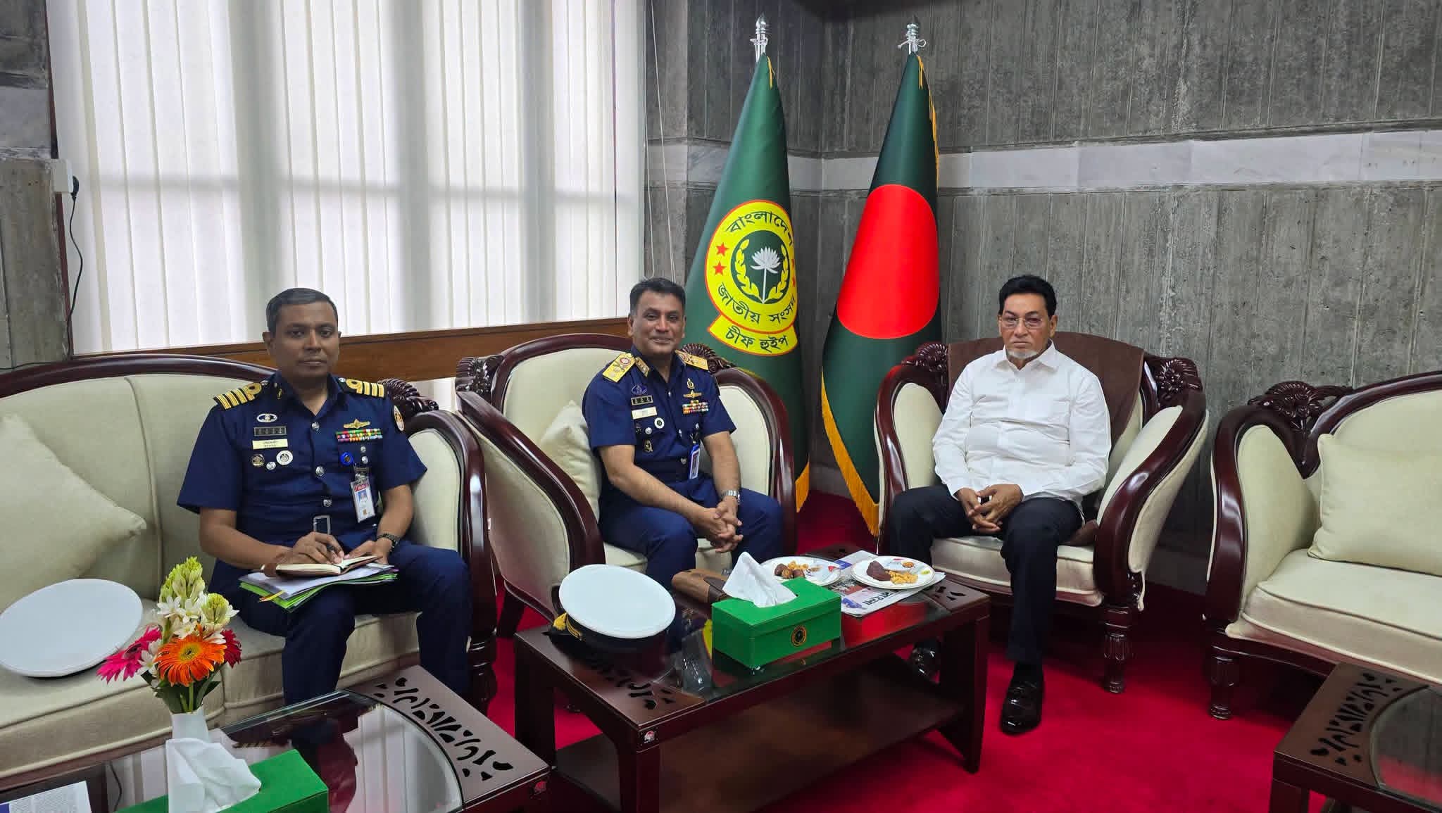 চীফ হুইপ নূরুল ইসলাম মণির সঙ্গে কোস্ট গার্ড ডিজির সৌজন্য সাক্ষাৎ সামুদ্রিক নিরাপত্তা, জেলেদের সুরক্ষা, ব্লু ইকোনমি ও মাদক পাচার প্রতিরোধে সমন্বিত উদ্যোগের ওপর গুরুত্বারোপ