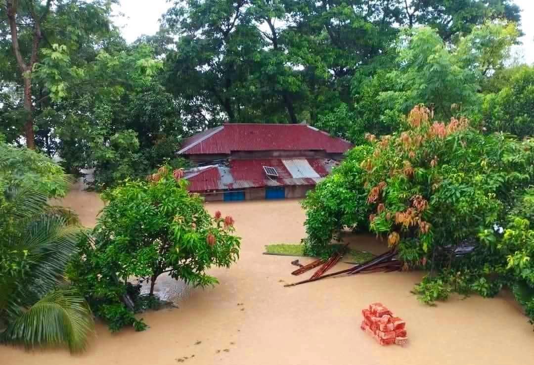 চট্টগ্রামে টানা বৃষ্টি ও পাহাড়ি ঢলে বিপর্যস্ত চট্টগ্রাম: জলাবদ্ধতায় পানিবন্দী হাজারো পরিবার, জনজীবন স্থবির