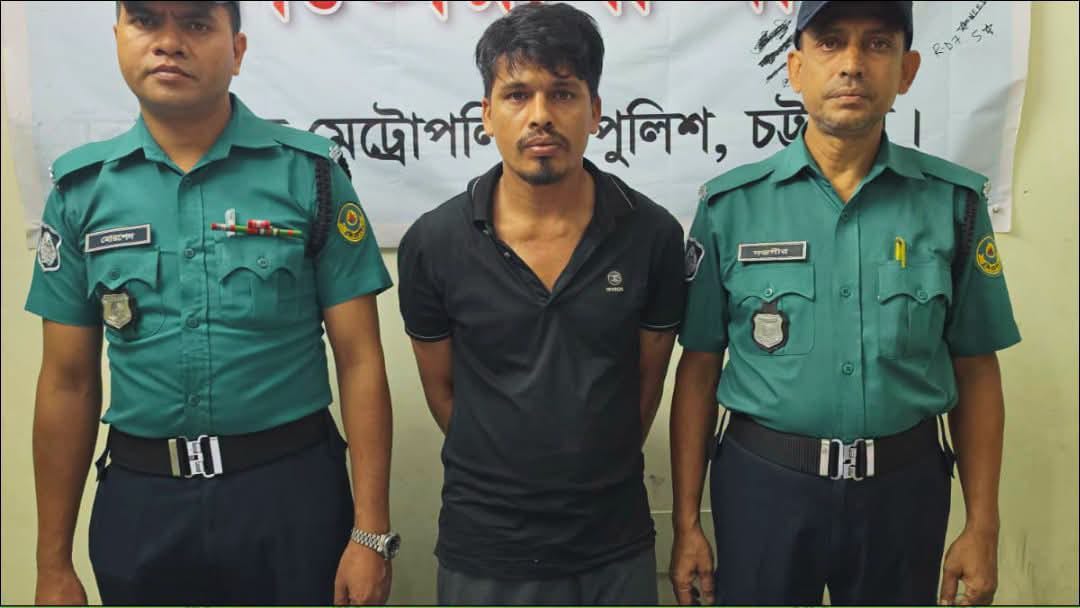নিউ মার্কেটে বাসযাত্রীদের ত্রাস, ২২ মামলার আসামি সংঘবদ্ধ ছিনতাই চক্রের মূলহোতা ‘বাদশা’ গ্রেপ্তার