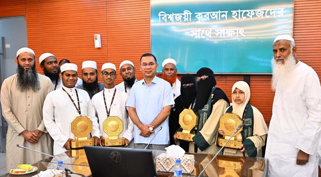 বিশ্বজয়ী কুরআন হাফেজদের সঙ্গে প্রধানমন্ত্রীর সাক্ষাৎ