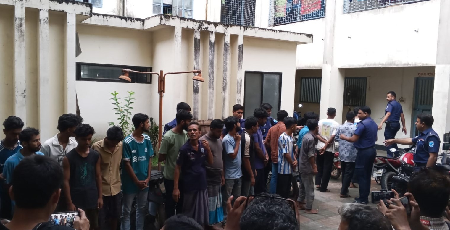অনলাইন জুয়ার বিরুদ্ধে কিশোরগঞ্জে পুলিশের বিশেষ অভিযান, আটক ২১