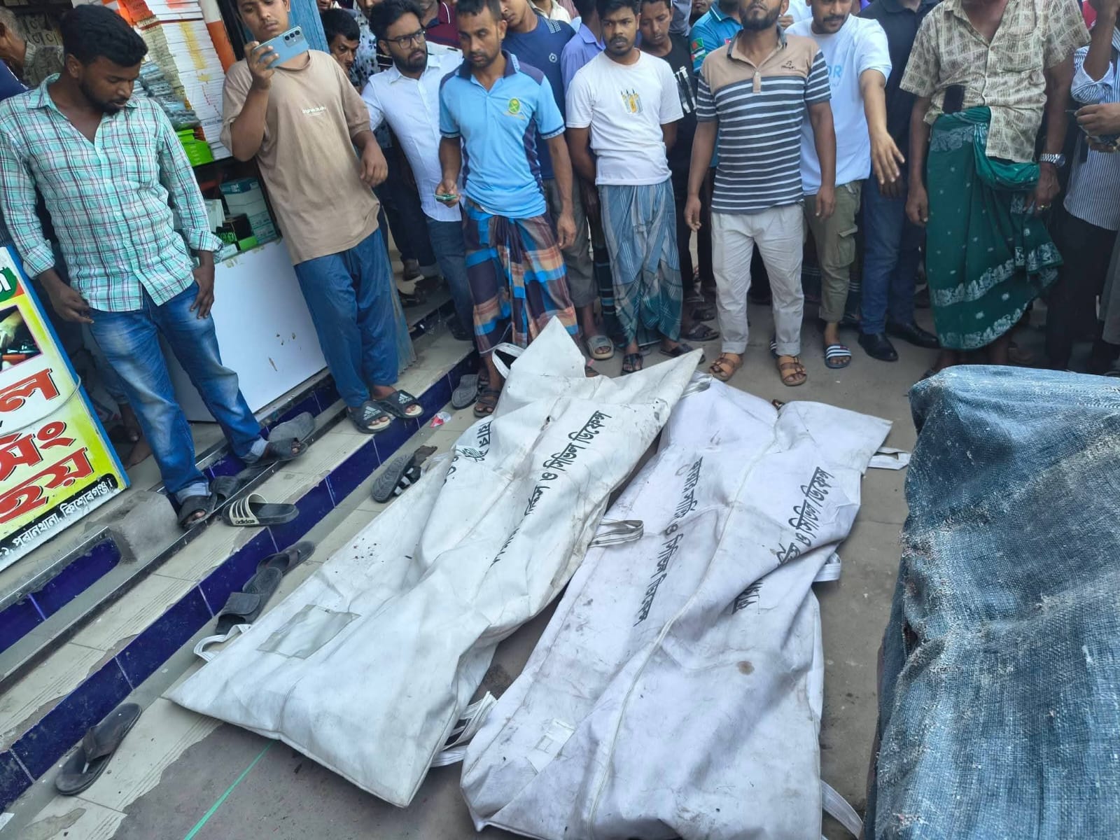 কিশোরগঞ্জে নির্মাণাধীন ভবনে বিদ্যুৎস্পৃষ্ট হয়ে দুই শ্রমিকের মৃত্যু