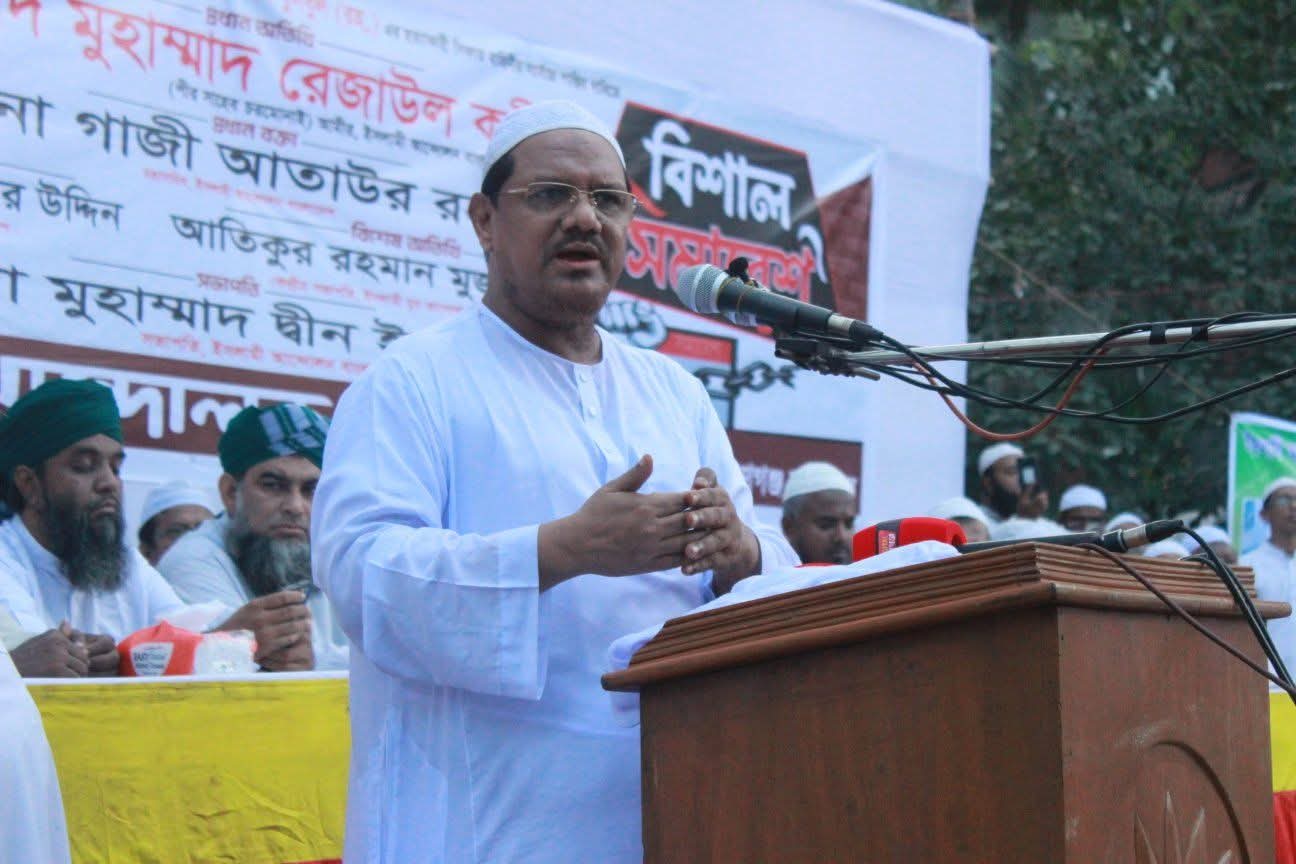 বন্দরে বুলবুল এর হত্যাকারী সিফাত বাহিনীর কঠোর শাস্তির দাবি জানিয়েছে চরমোনাই পীর মুফতি রেজাউল করীম