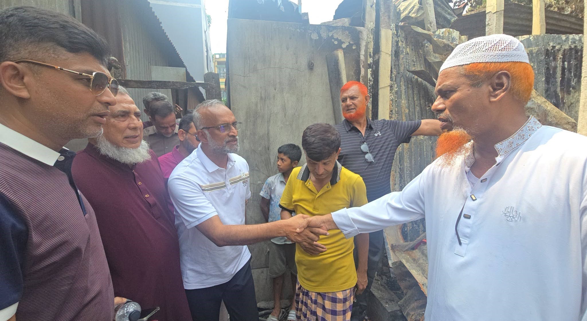 ভৈরবে অগ্নিকাণ্ডে ক্ষতিগ্রস্ত ঘরবাড়ি পরিদর্শনে জেলা পরিষদ প্রশাসক ভিপি সোহেল