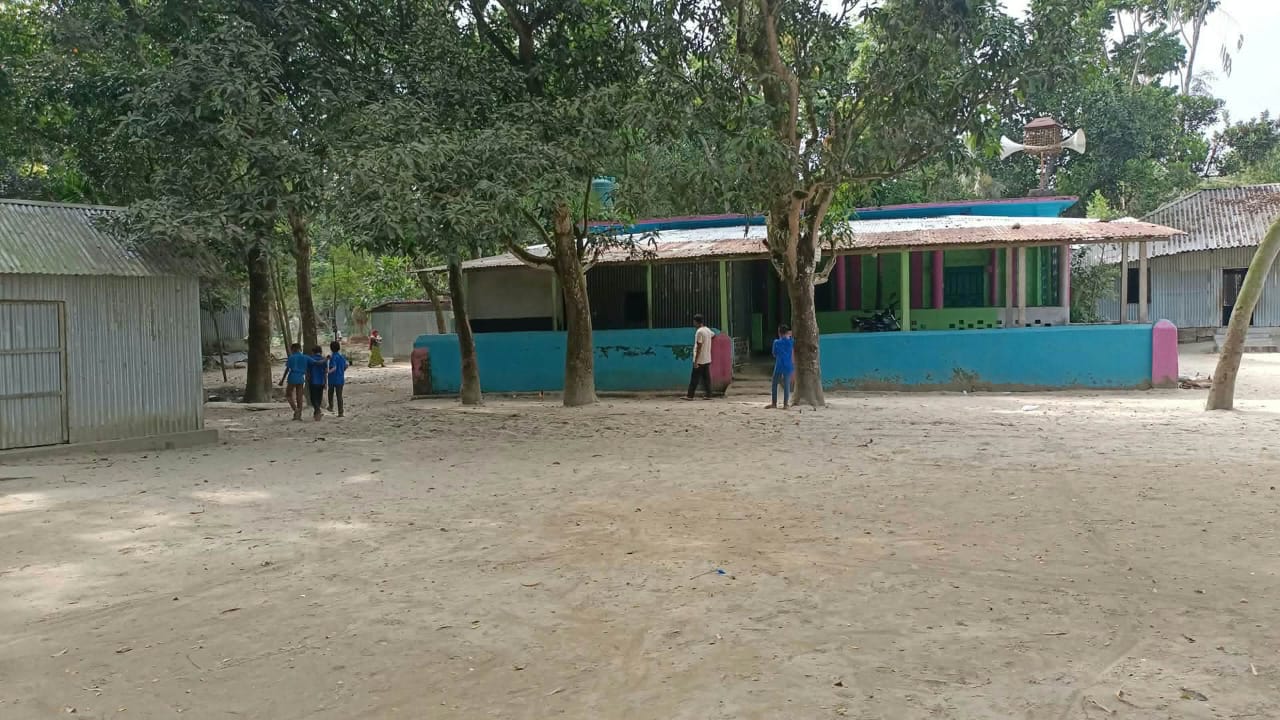 নালিতাবাড়ীতে ওয়াজ মাহফিলের লিফলেটে নাম না থাকায় মসজিদ কমিটির সম্পাদককে থাপ্পড় স্বীকার করলেন ইউপি সদস্য ‎
