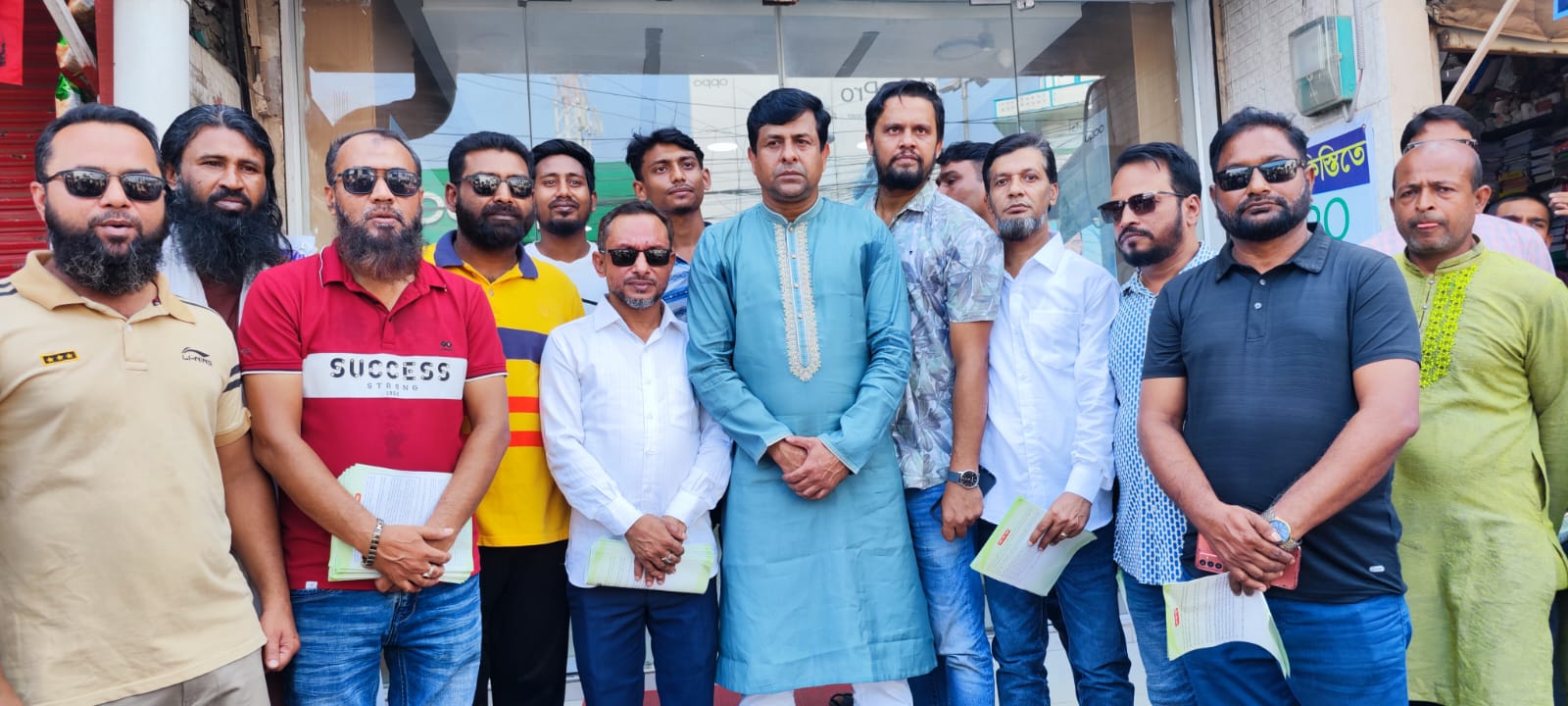 কিশোরগঞ্জে দ্রব্যমূল্য নিয়ন্ত্রণে জনসচেতনতায় যুবদলের লিফলেট বিতরণ