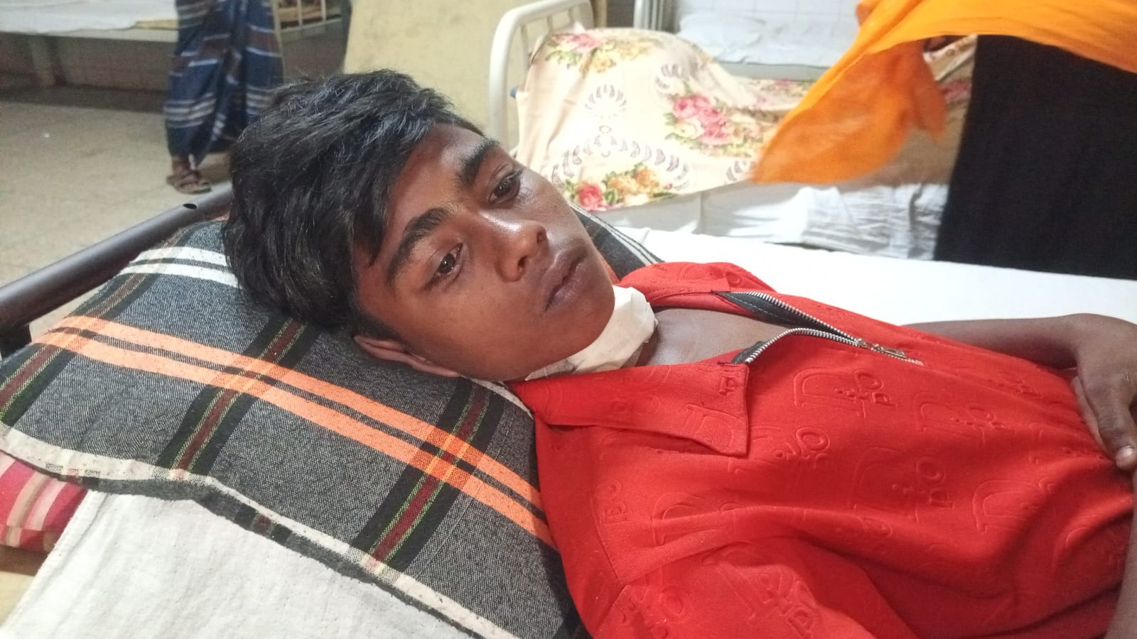 কিশোরগঞ্জে কিশোরকে অপহরণের পর হত্যাচেষ্টার অভিযোগ, গলায় ছুরিকাঘাত!